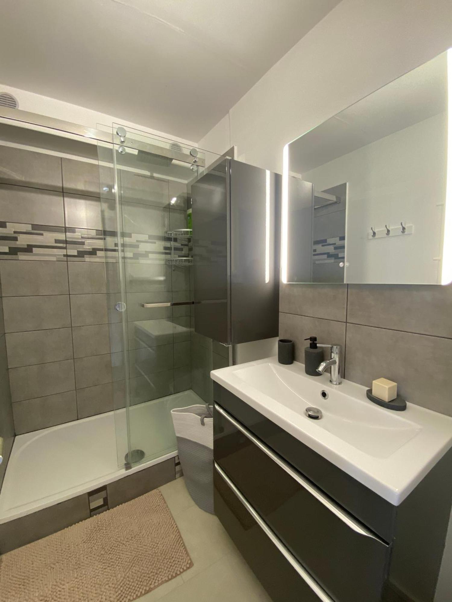 Etablissement 3 Etoiles Avec Ascenseur, 3 Appartements Lumineux Vue Port Avec Balcon, 200M De La Mer, Wifi Fibre, Tous Service Inclus Dieppe Exterior foto